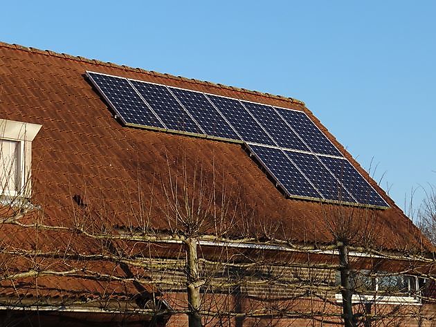 Zonnepanelen reinigen - Schoonmaak en glazenwasserij JH Heiligerlee